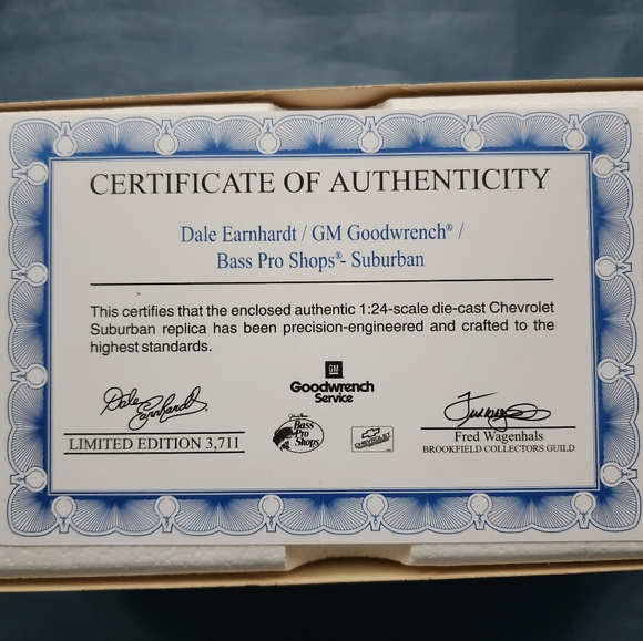 Dale Earnhardt Suburban diecast 1:24 - Picture 6 of 10